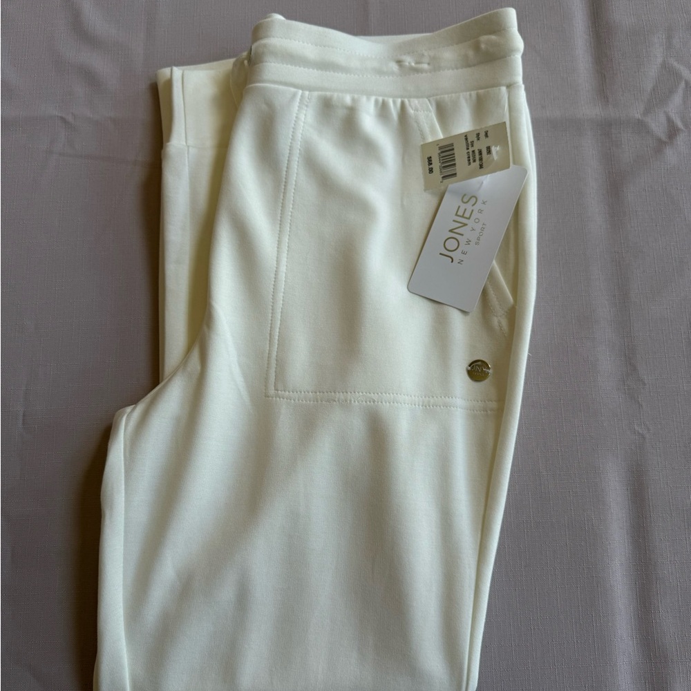 JONES New York Sports pants. Women designer pants. Size MEDIUM Msrp $68 - Picture 2 of 10